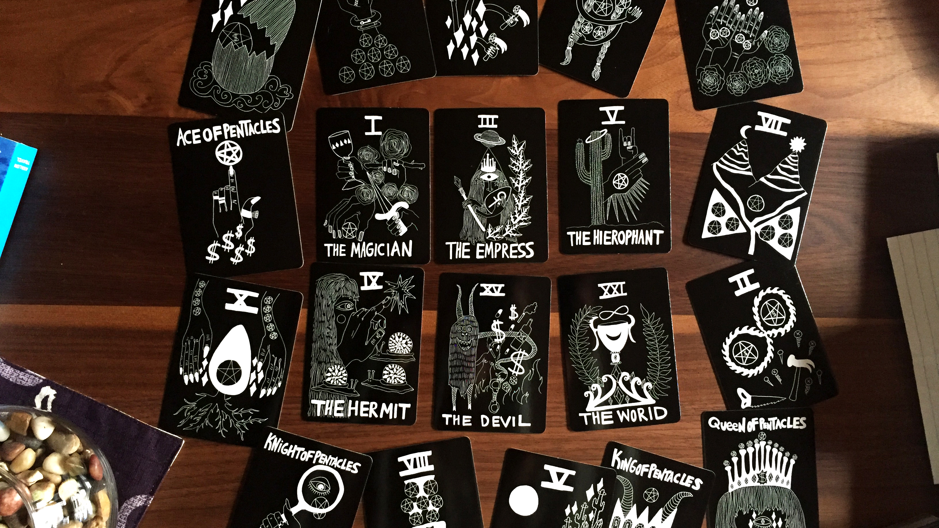 Earth cards showing major arcana Magician, Empress, Hierophant, Hermit, Devil, and World